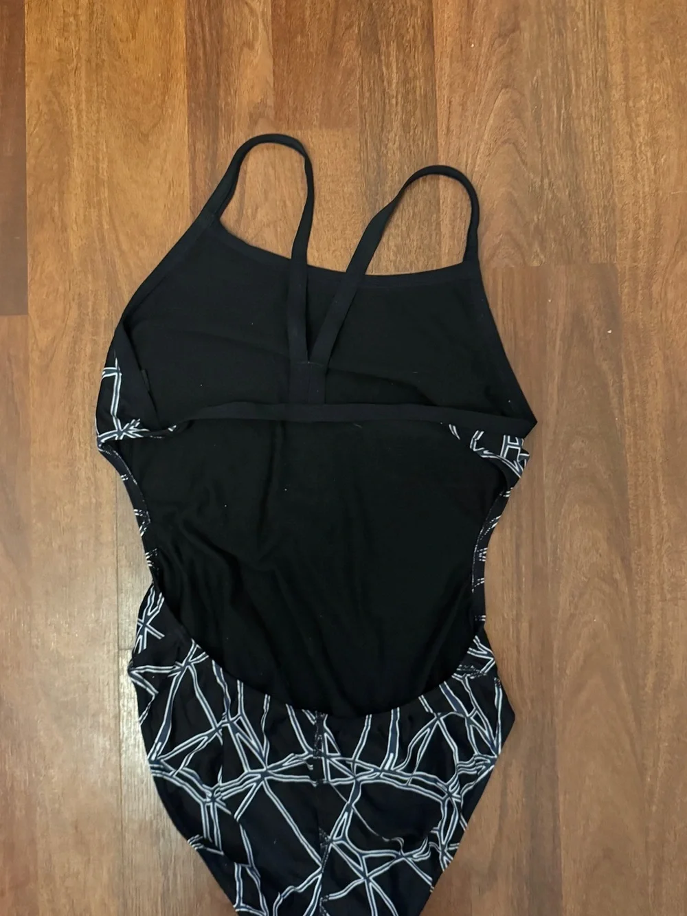 Arena Women’s Black Geometric One-Piece Swimsuit - Picture 2 of 2